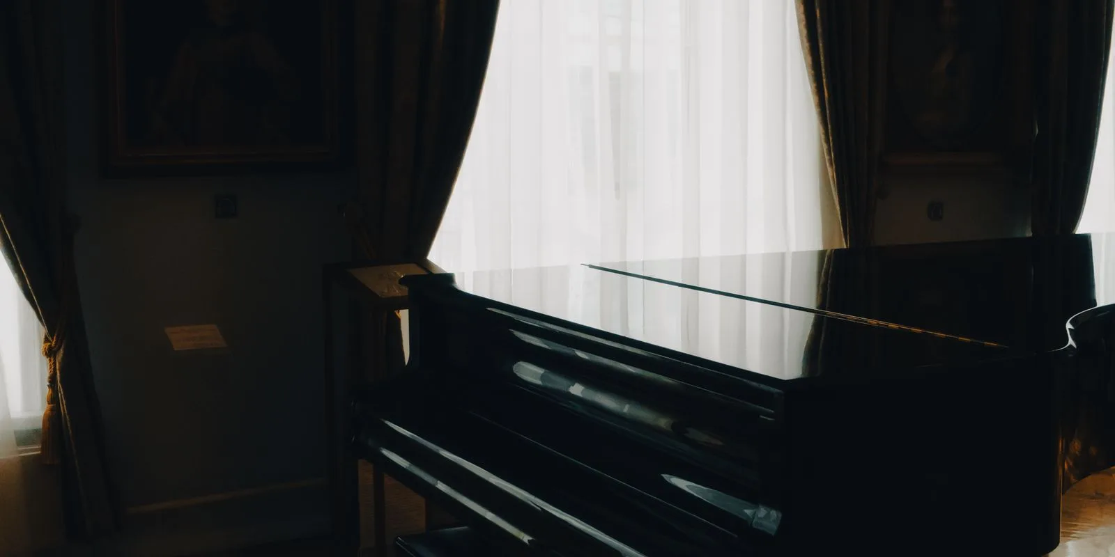 Black grand piano in a classic room with vintage decor